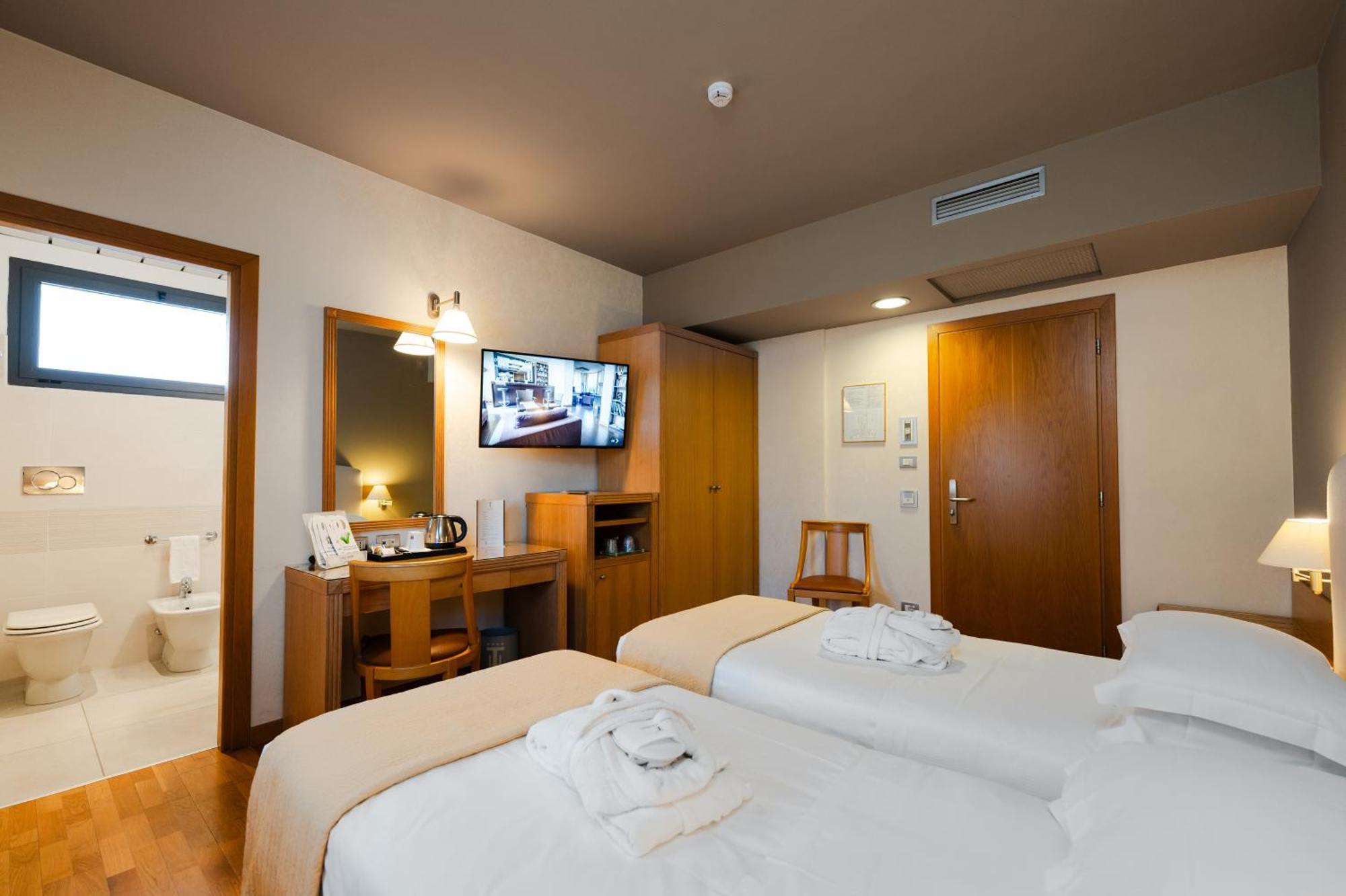 Hotel Touring Carpi Exterior foto