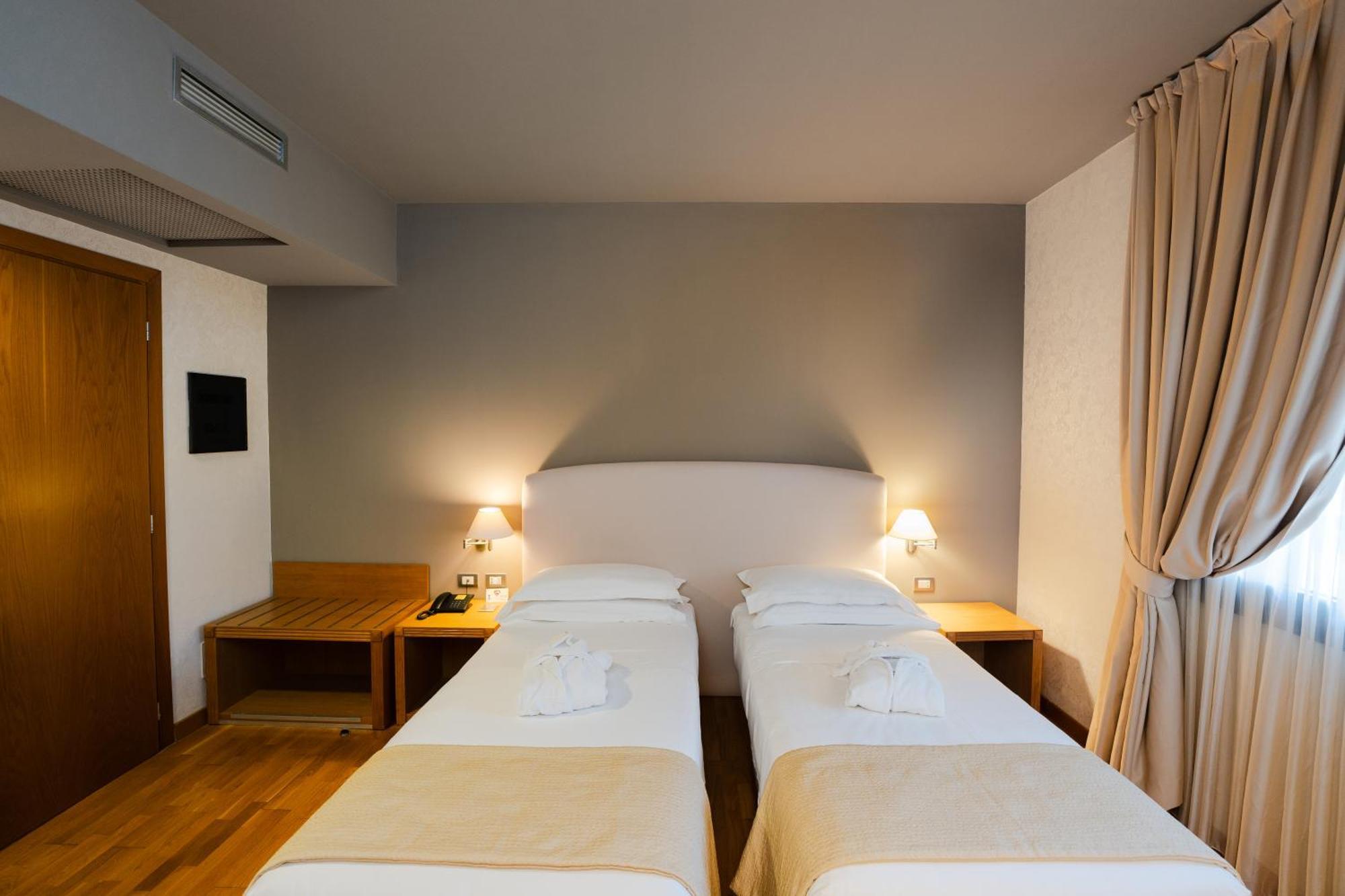 Hotel Touring Carpi Exterior foto